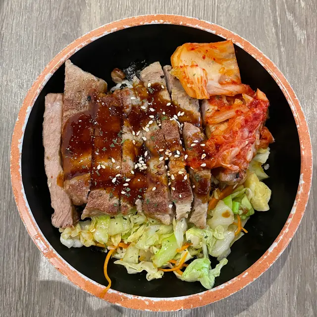 泡菜醬燒黑豚拌飯