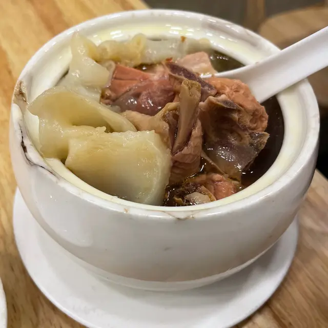 螺頭老雞燉花膠,好足料!滿滿的😍應該真係燉左好耐好入味,螺頭好有咬口唔算大粒,雞味都好夠不過唔係呢個湯既重點,至於花膠夠大塊好味,仲要唔止一塊。