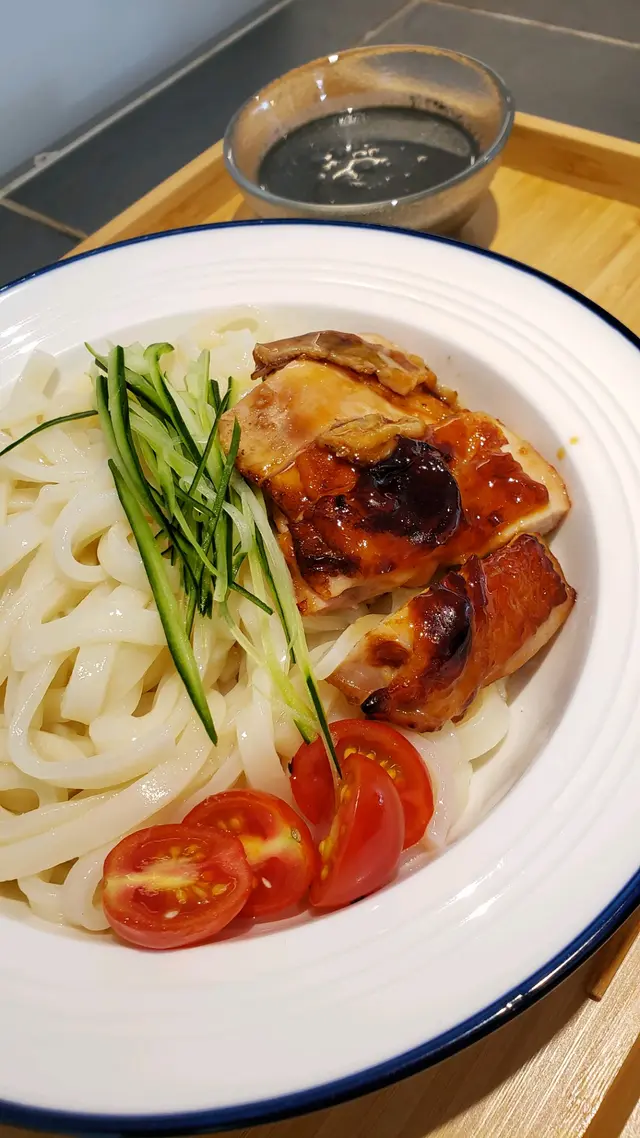 黑芝麻牛乳雞肉冷烏冬