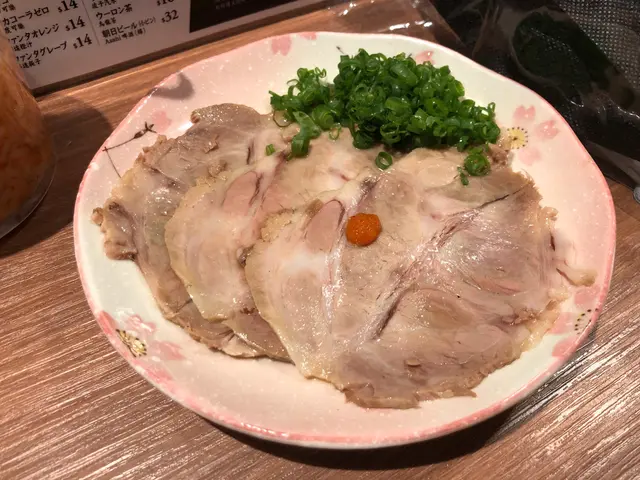 賣相普通，但係擺咗落碗麵之後，又真係好食！入口即溶，軟綿綿。😋😋