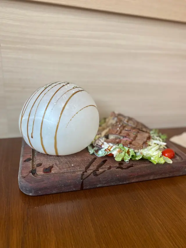 吹賬水牛芝士牛肉野菌沙律