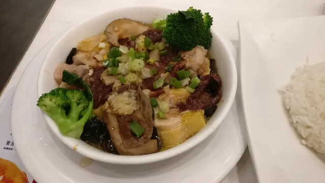 北菇鴛鴦腸蒸雞配飯