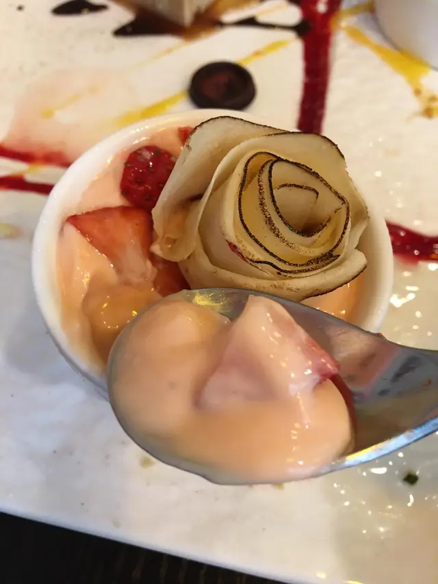 冰鎮玫瑰荔枝燉蛋