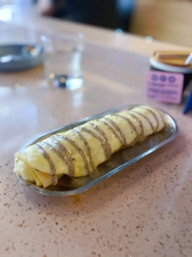 薯泥食落口感綿密,而松露醬食落口感唔係水狀,而係偏硬,兩者結合食落係幾香口,芝士會可以拉到絲