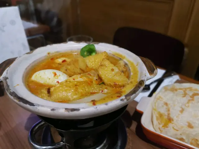 越式咖哩鮮雞鍋配印度薄餅