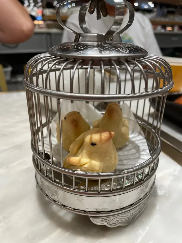 鴿吞鳳梨