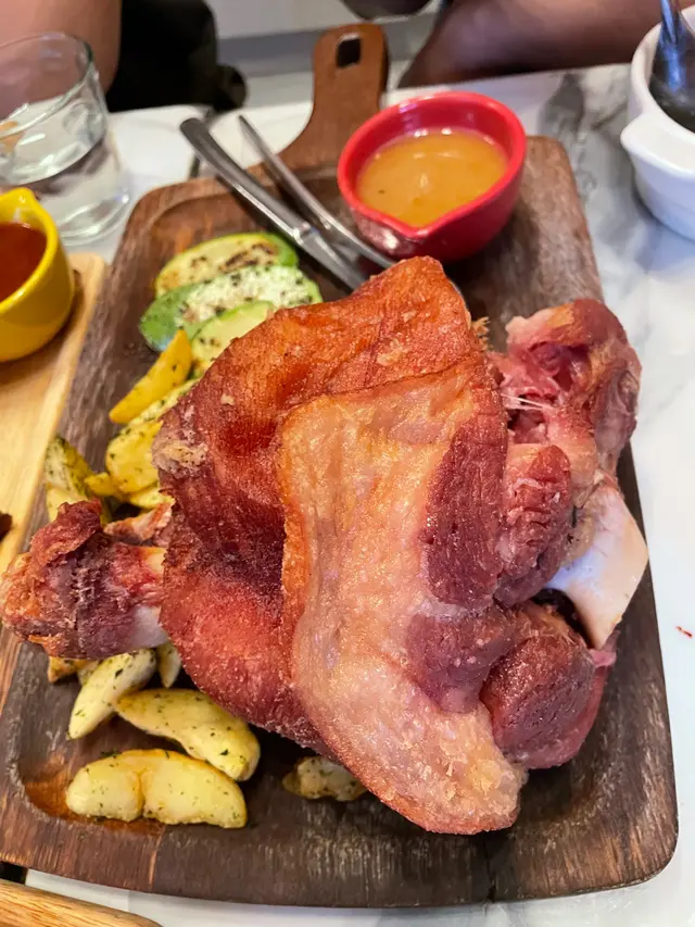 慢煮德國咸豬手