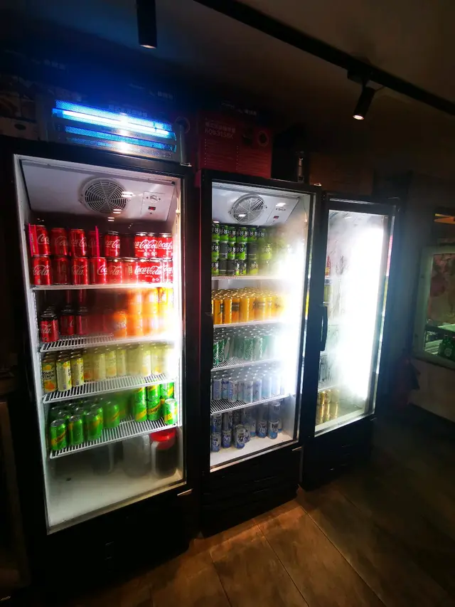 有多款可口可樂及韓國品牌飲品選擇