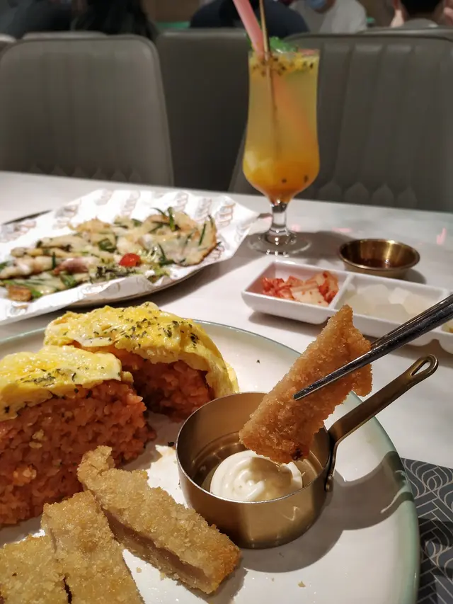 吉列豬扒蛋包飯