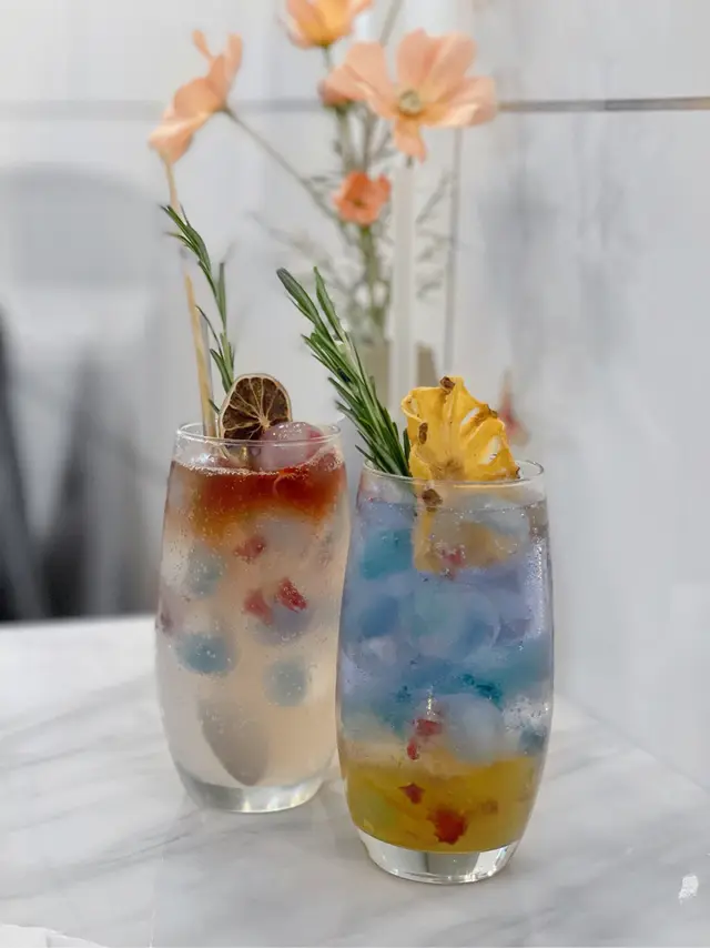 LLB/  Tropical  Island  Soda