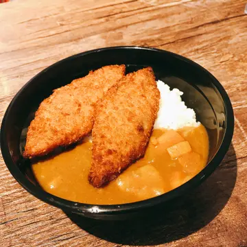 咖喱炸鱼饭