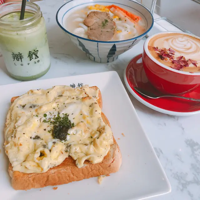 黑松露炒蛋吐司