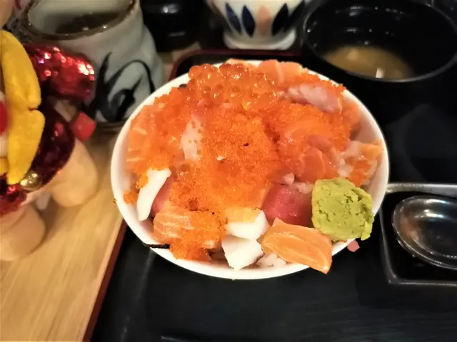 粒粒刺身丼