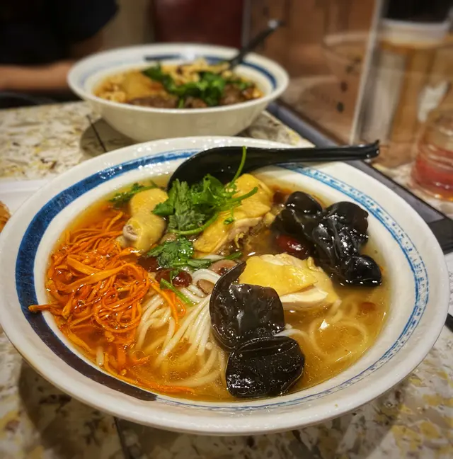 蟲草花藥膳農場雞米線