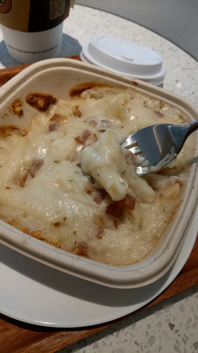 長通粉不會被焗至乾身，質感軟硬適中