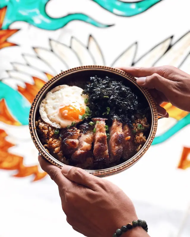 24 小時慢煮伊比利亞叉燒煎蛋豬油撈飯