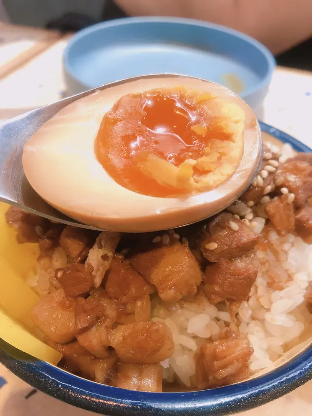 溏心蛋魯肉飯