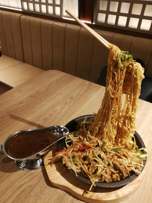 銀芽肉絲脆麵 