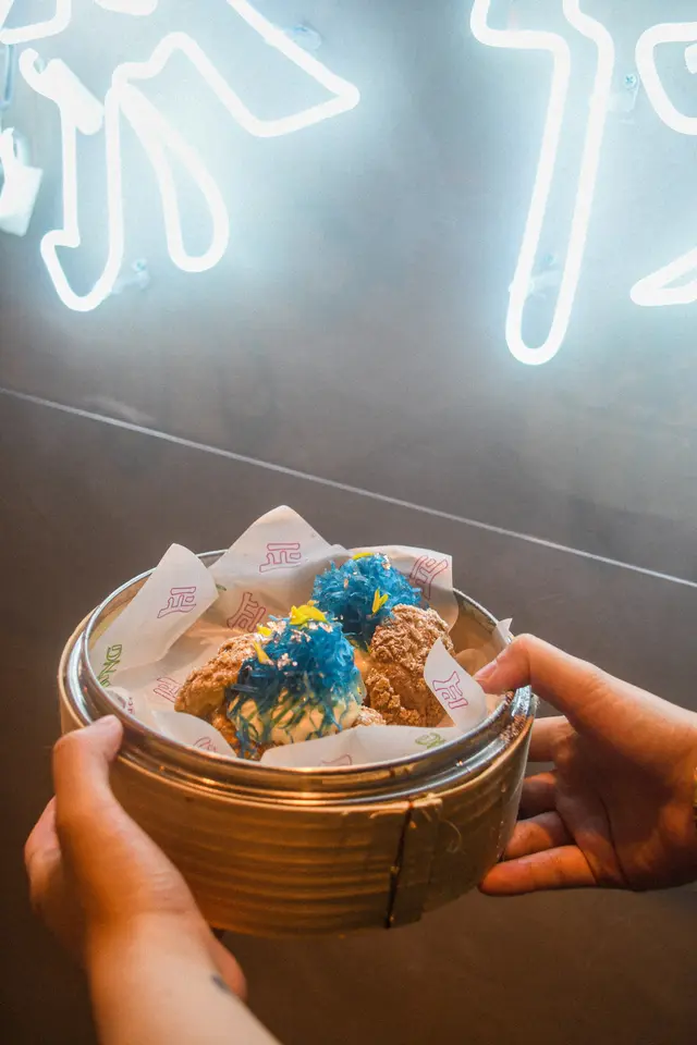 巨大泡芙｜菊花芝士忌廉｜蜜糖蝶豆花