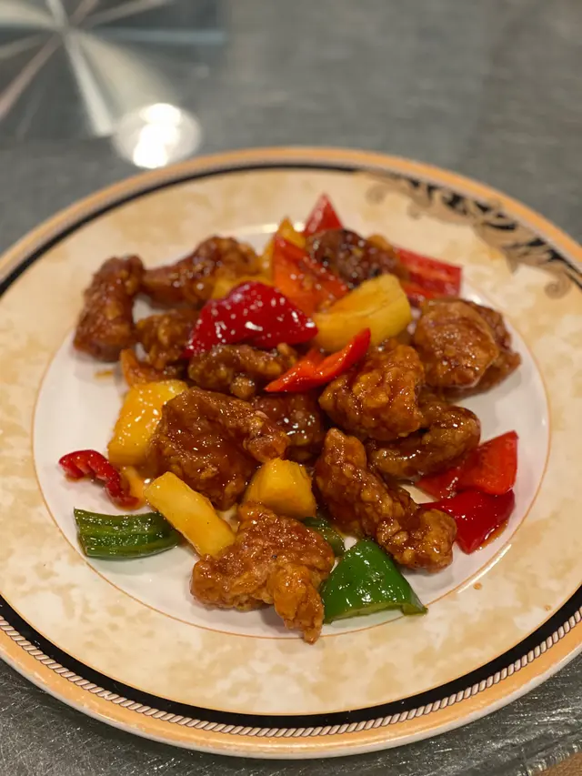 略嫌份量較少，咕嚕肉很香脆  但比較乾身