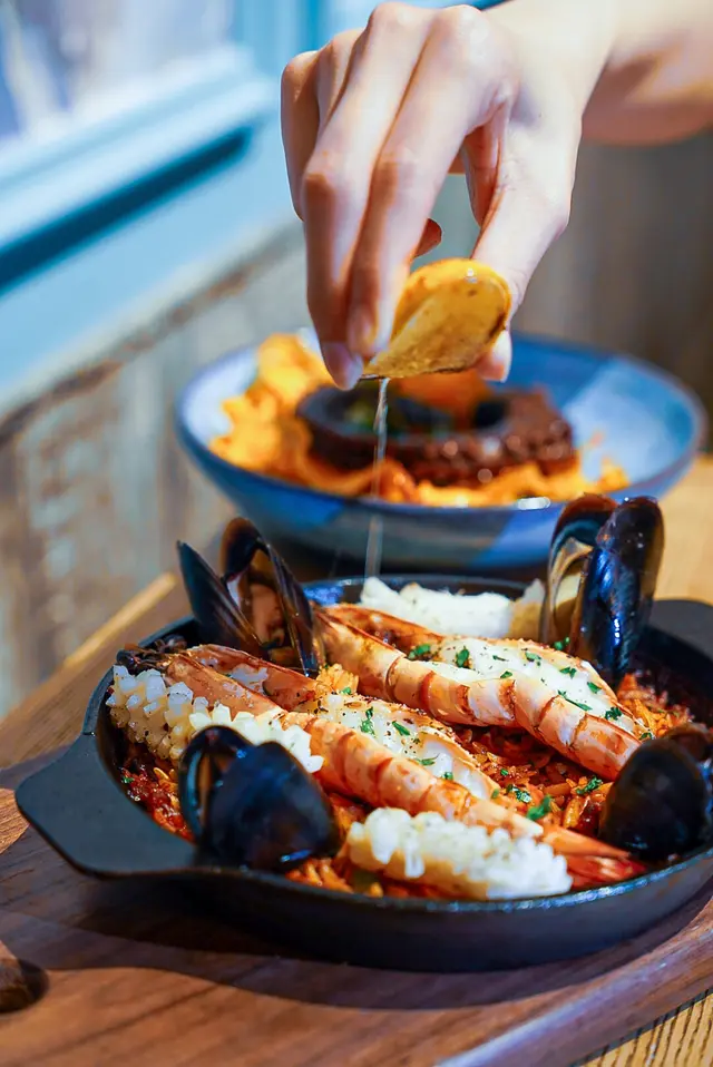 西班牙海鮮炒米粒麵