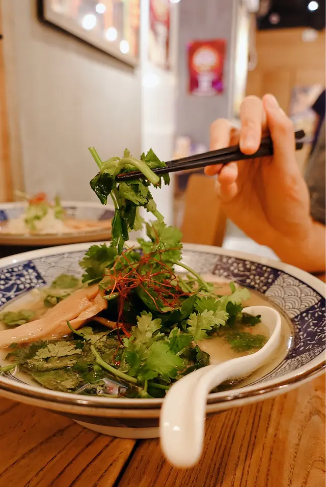 極上芫荽醬油湯拉麵