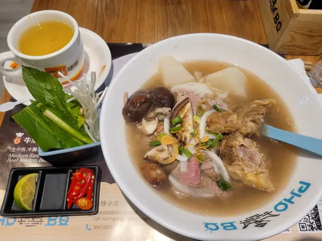 豬軟骨,冬菇,生牛肉河粉