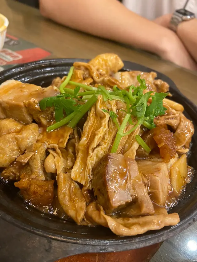 蒜子枝竹豆卜火腩煲