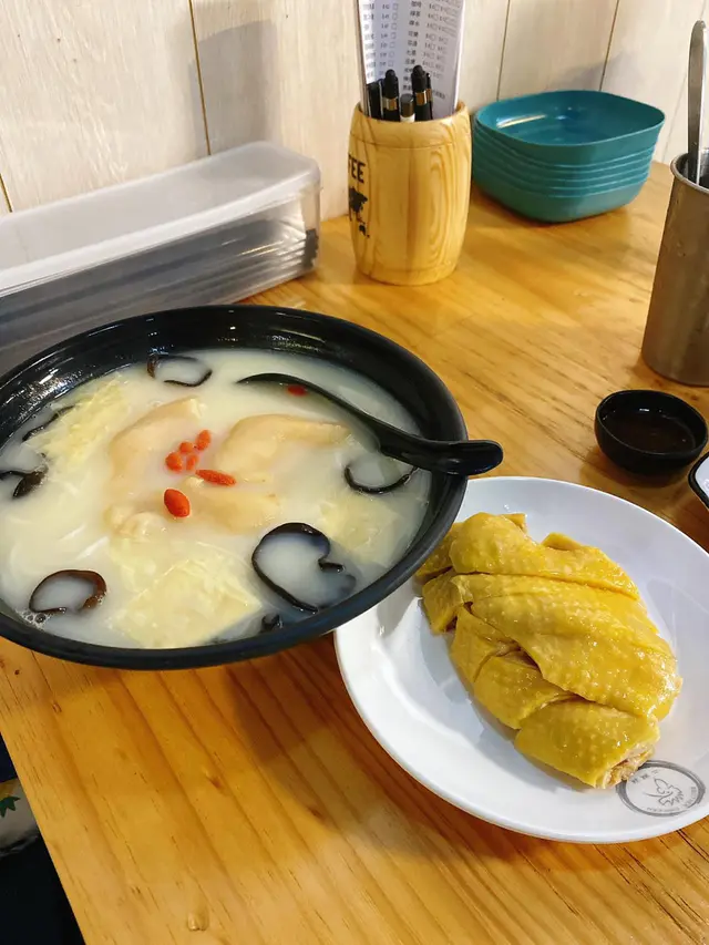 花膠雞濃湯米線