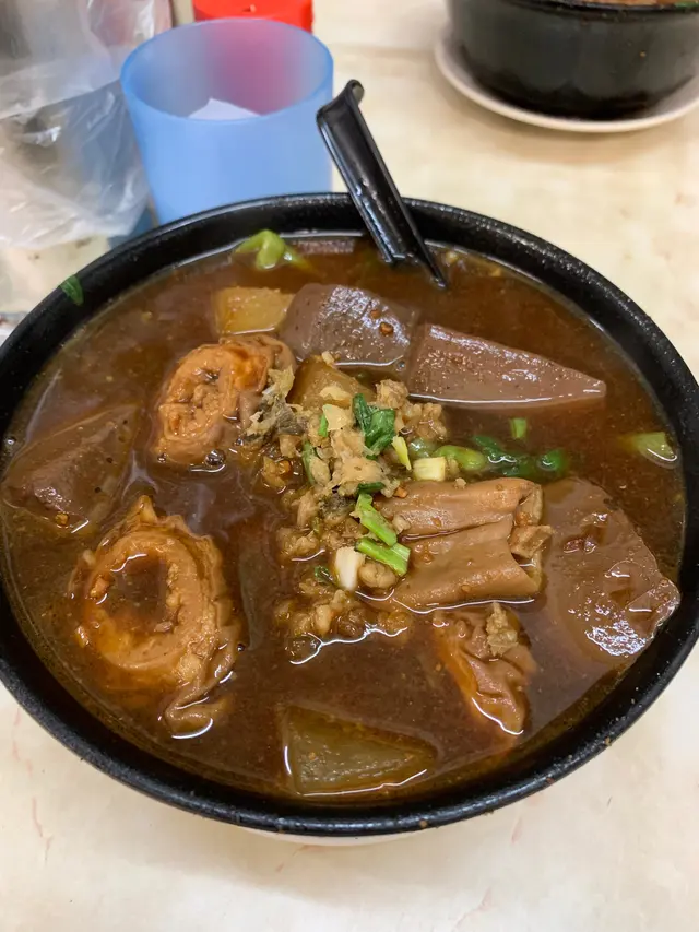 三寶車仔麵。豬大腸,豬紅,蘿蔔