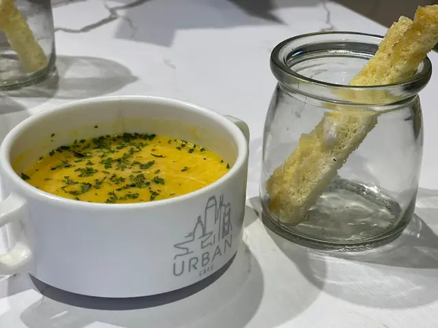 粟米湯和牛油多士條