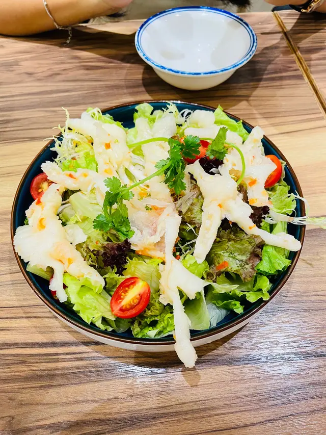 蕃茄酸辣鳳爪沙律