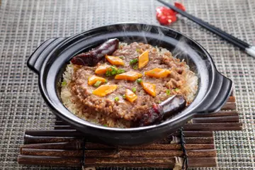 鹹蛋膶腸肉餅飯