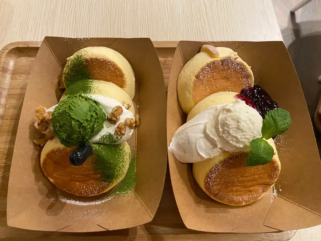 宇治抹茶濃厚慕斯班戟, 芝士慕絲雜莓醬班戟