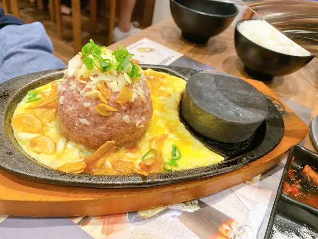 芝士蛋蒜和牛漢堡扒