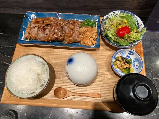 安格斯牛肉薄燒配白飯