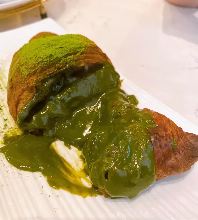 宇治抹茶朱古力流心牛角包