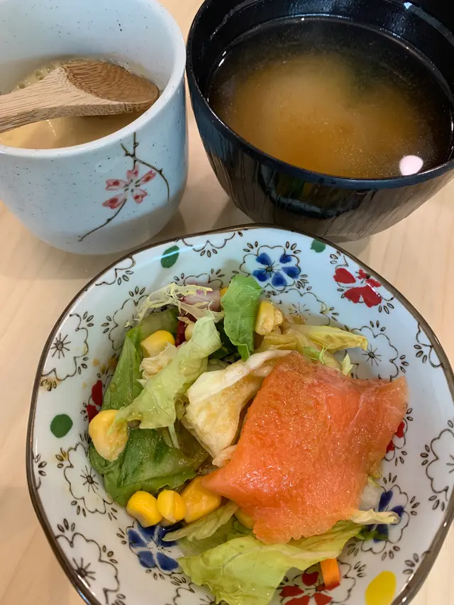 叫呢個做三文魚set啦