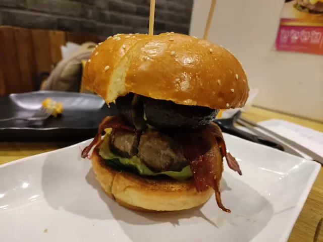 蜜糖芥末大啡菇煙肉牛肉漢堡