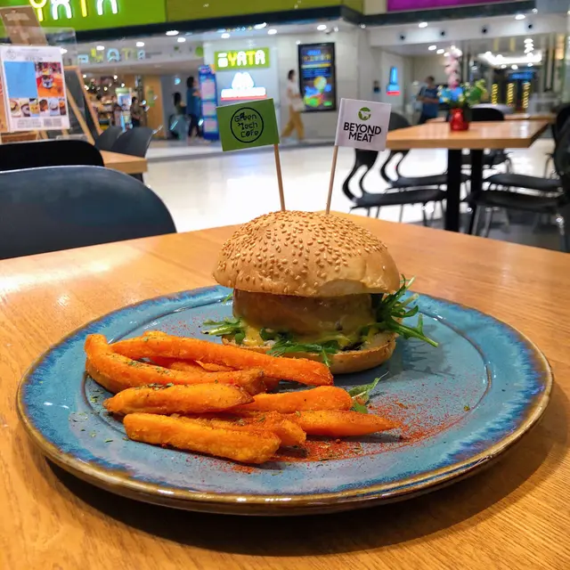 經典未來漢堡配蕃薯條