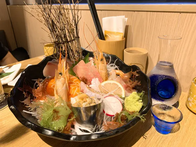 刺身份量多又夠新鮮,
有中拖羅、油甘魚、三文魚、赤海蝦、粒貝、蜜柑鯛等,
雖然只係每款兩片,但斤量十足!