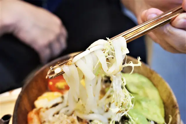 龍蝦湯配牛油果大蝦稻庭烏冬