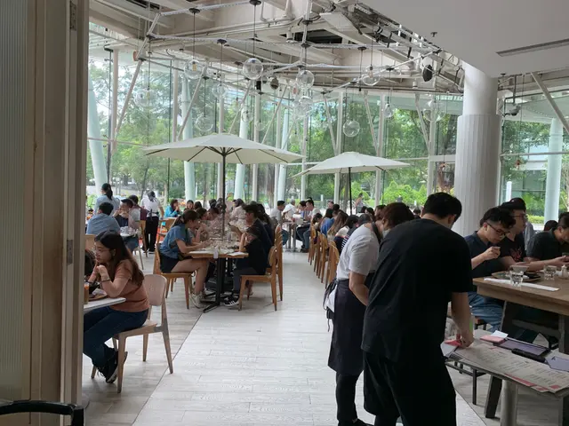 Very busy during lunch hours 12:30