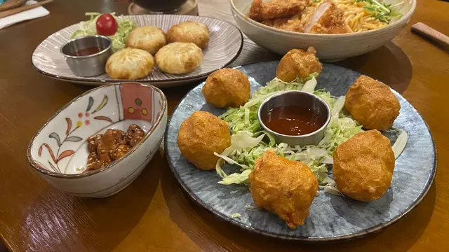 澎湖花枝丸 $38
蔥餡餅睇落麻麻，但食落好有驚喜，皮薄而且會爆肉汁，好似小籠包咁！花枝丸外脆內軟，諗起喺淡水老街食嘅味道呢！