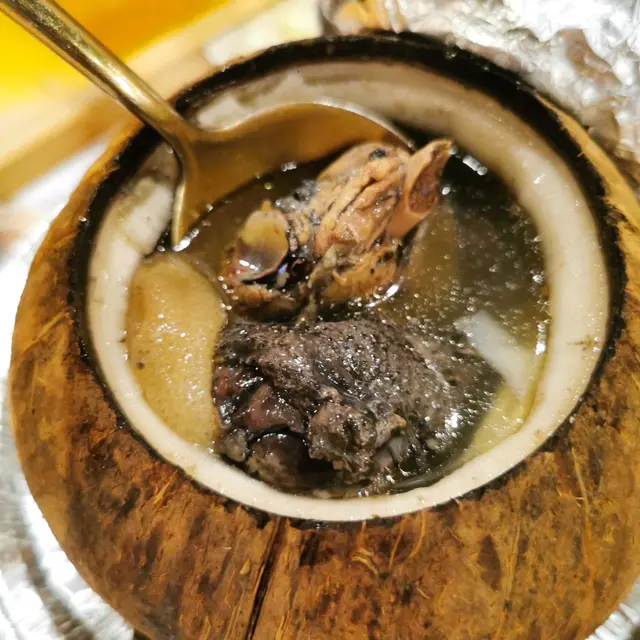 織金竹笙烏雞椰小盅