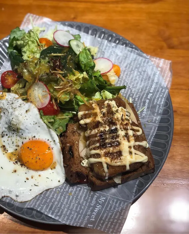 雞肉黑啤農夫包配沙律