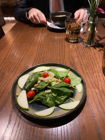 Apple  spinach  salad 