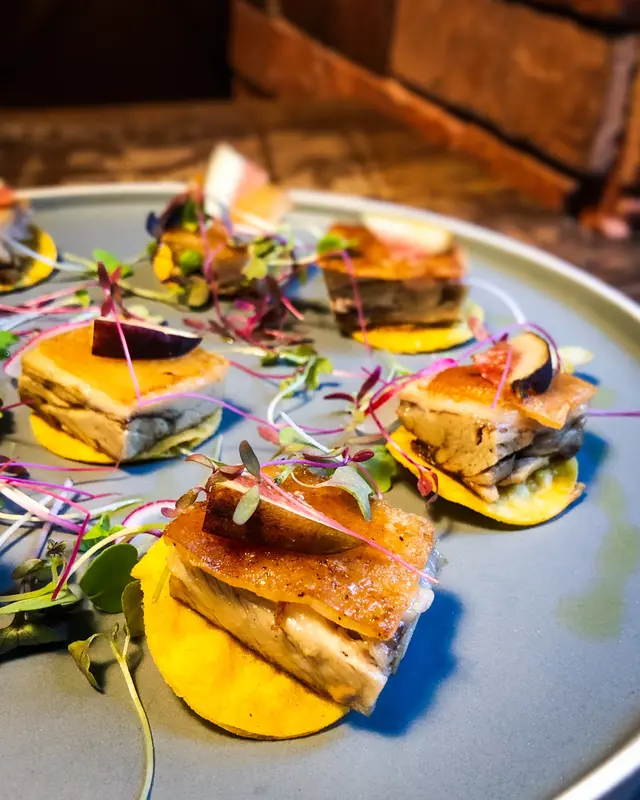 燒西班牙脆皮乳豬