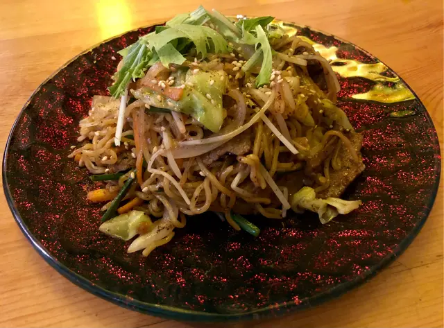 鐵板燒牛肉野菜炒拉麵