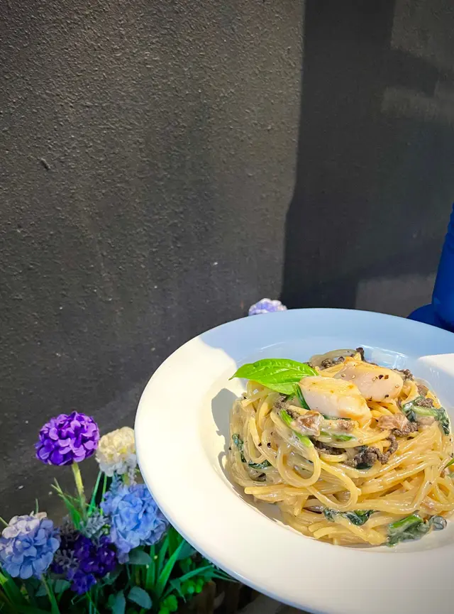 輕煎帶子黑松露菠菜牛肝菌意粉 Black Truffle Spinach Spaghetti with Sautéed Scallops and Porcini